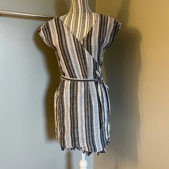 Lulus cotton wrap dress - Picture 2 of 3